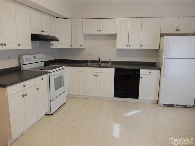 Building Photo - 35 Sayre Dr