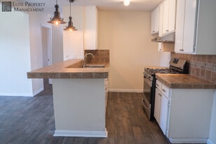 Building Photo - 15220 Ocaso Ave