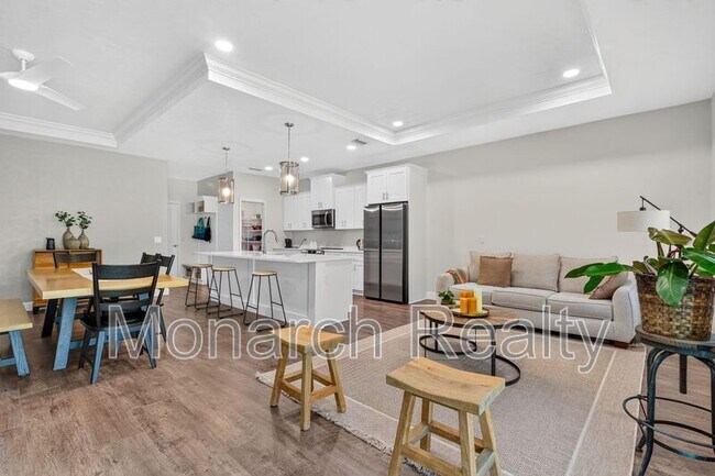 Building Photo - 1075 SW 66th Ter