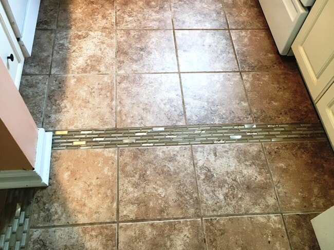 Building Photo - Freshly Painted! New Luxury Vinyl Plank Floors! Updated Lighting! Pool View Unit! Cape Cottages C...