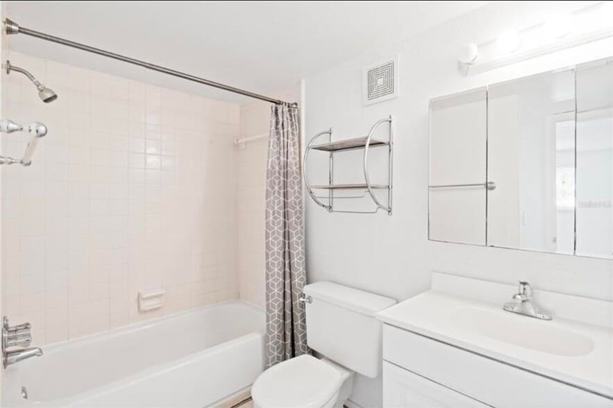 Building Photo - 920 N Lake Destiny Rd