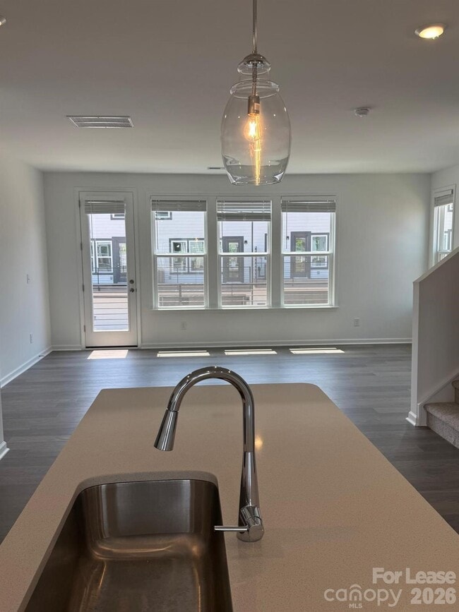 Building Photo - 2143 Hawksworth Ln
