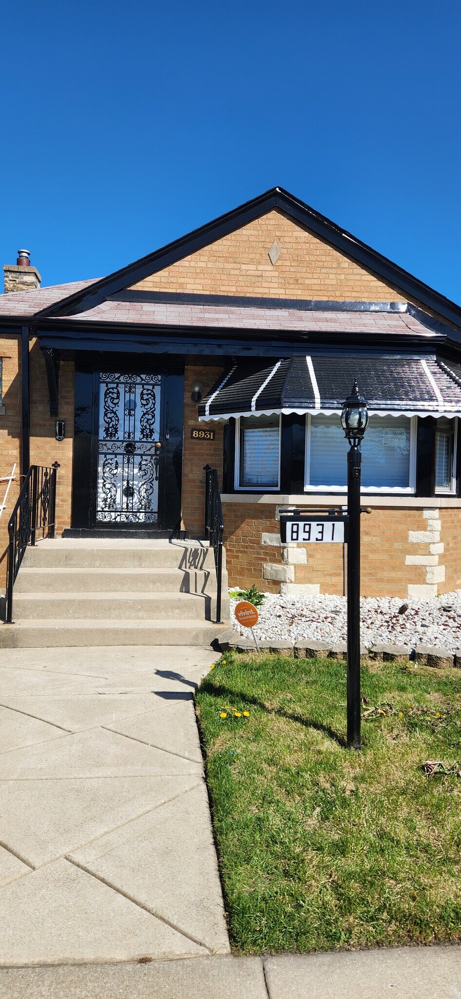 Building Photo - 8931 S Bennett Ave