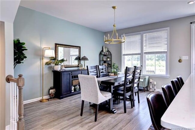 Building Photo - 3 Level Town home with 3 bedrooms and a bonus