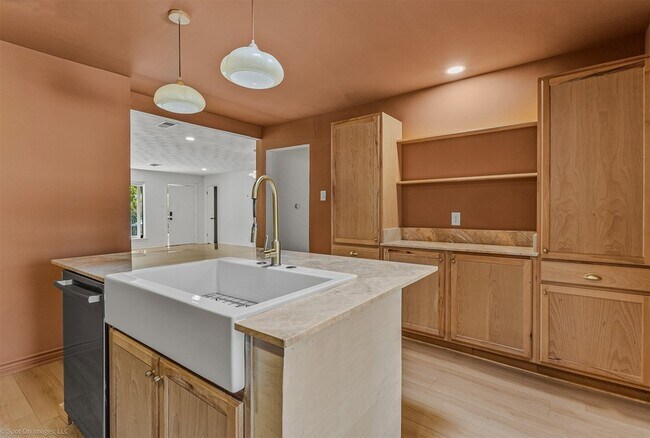 Building Photo - 1351 Dell Oak Dr