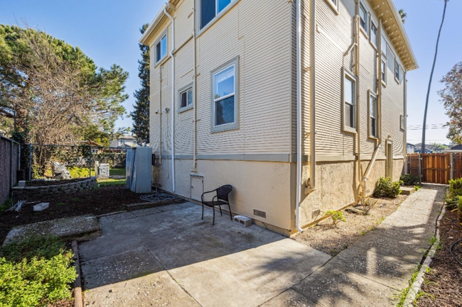 Building Photo - 1619 Prince St