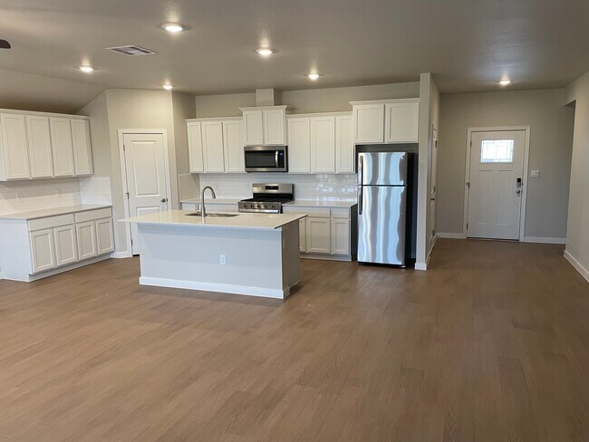 Building Photo - London Home