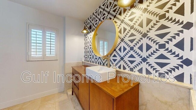 Building Photo - 354 5th St Ct E