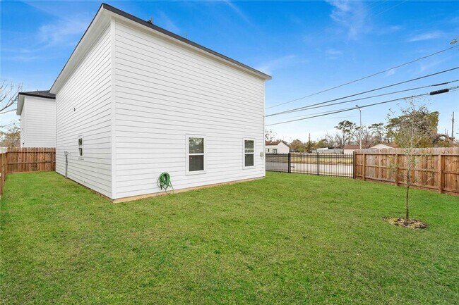 Building Photo - 6320 Laura Koppe Rd