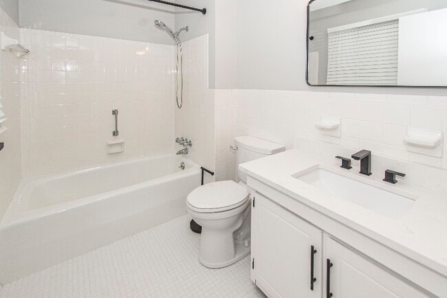 Building Photo - 118 Camelot Ct