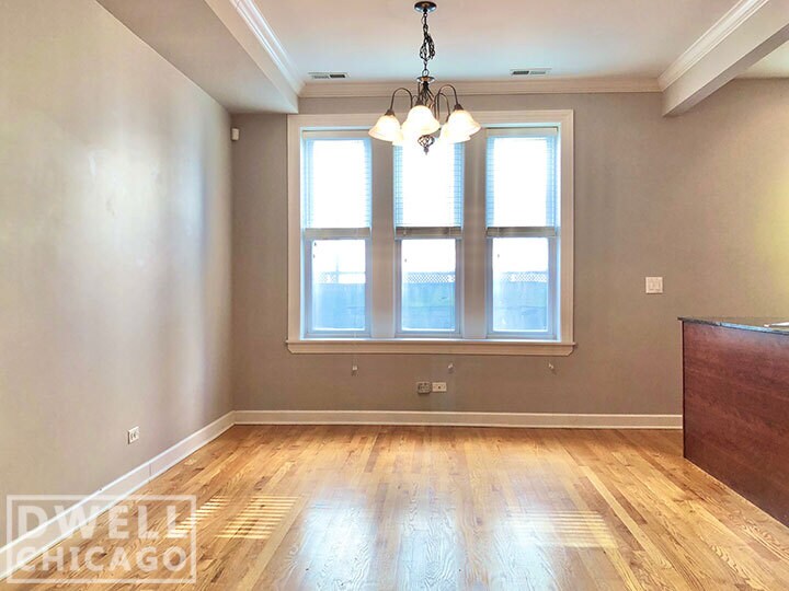 Building Photo - 521 W Belmont Ave