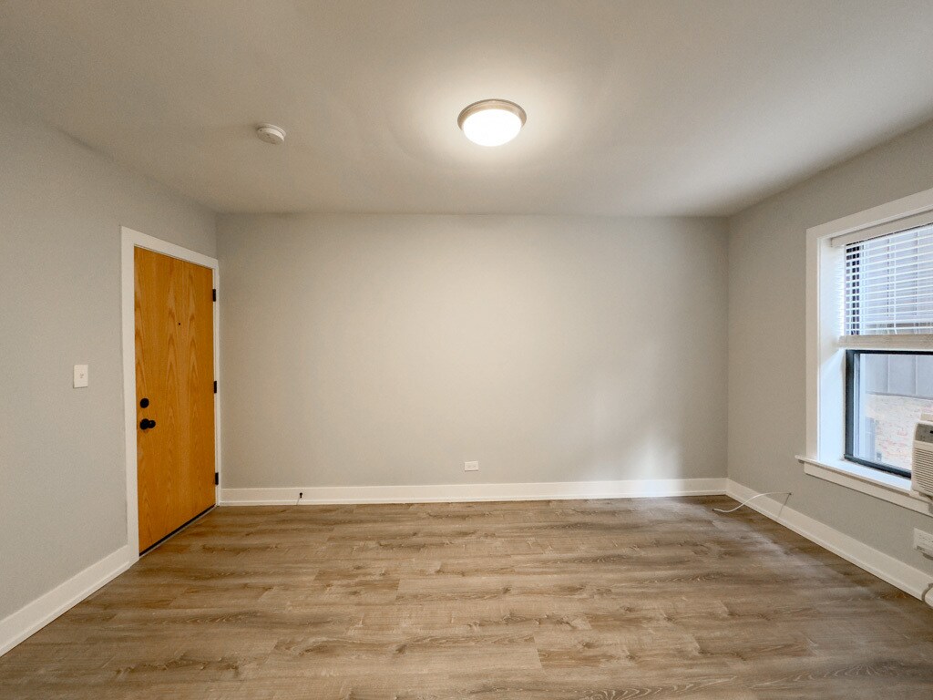 Building Photo - 434 W Belden Ave