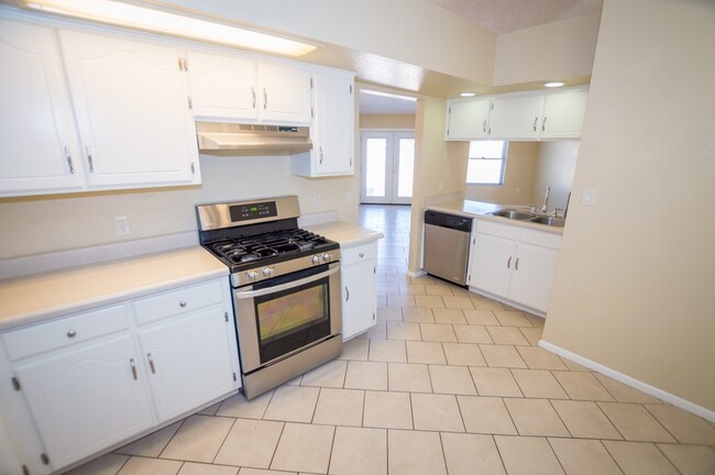 Building Photo - Welcome to this charming 3-bedroom, 2-bath home with Central A/C and Large 2 Car Garage!