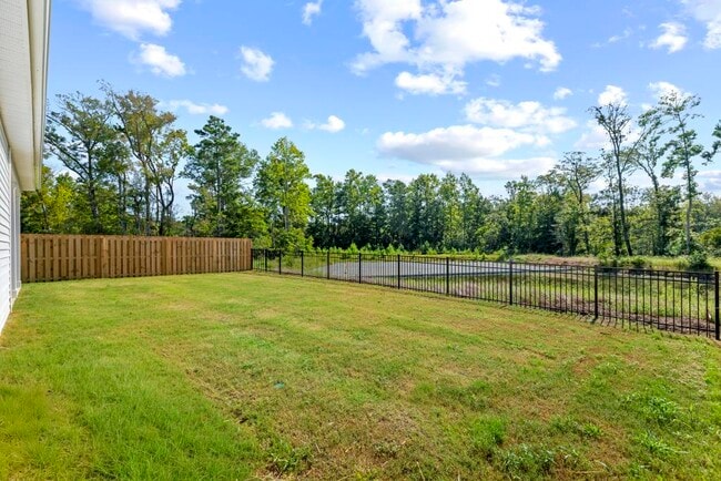 Building Photo - 830 Schoolfield Dr