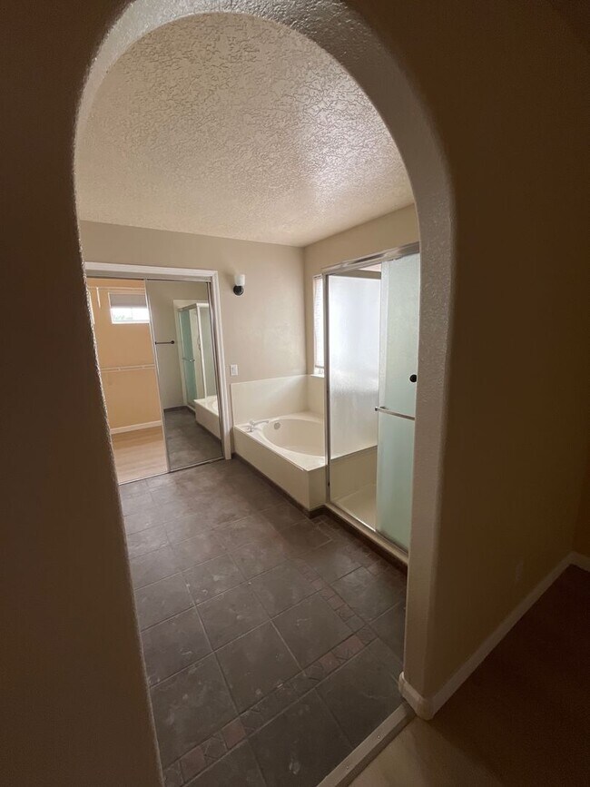 Building Photo - 6715 Tesoro Pl NE