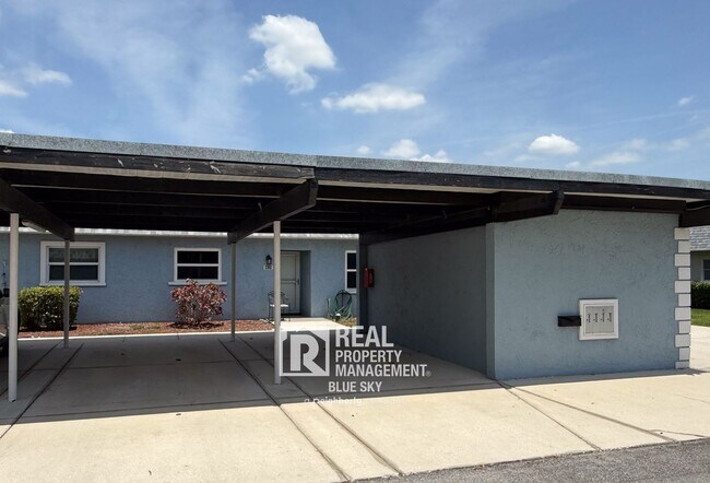 Building Photo - 9639 Greenskeeper Dr