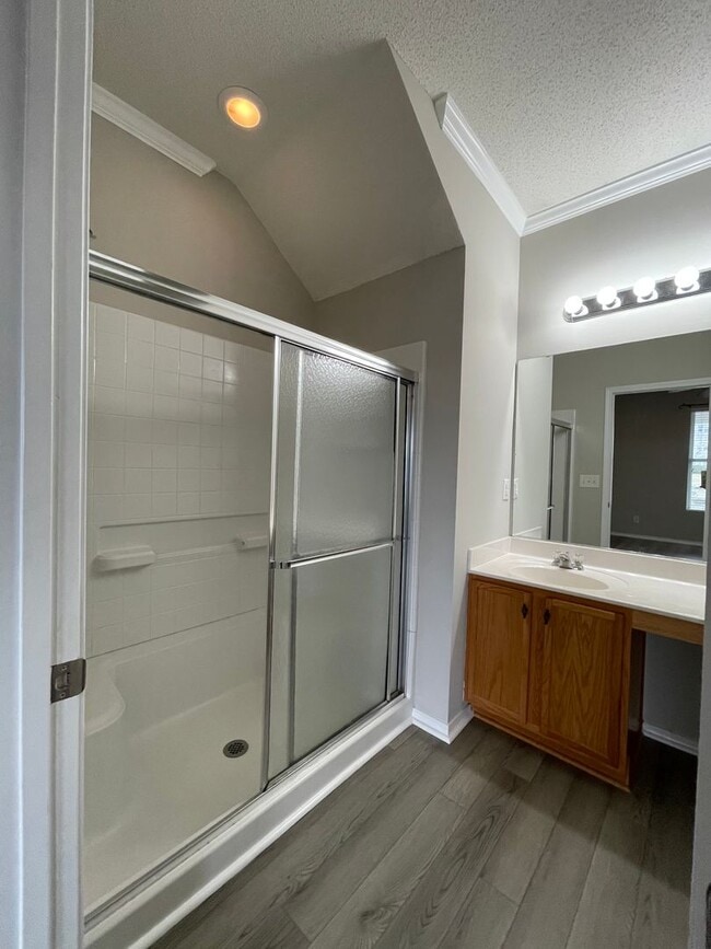 Building Photo - SPACIOUS 3bed/2.5bath TOWNHOME w/1st floor...