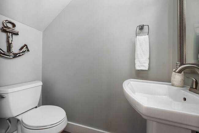 Building Photo - 17462 Front Beach Rd