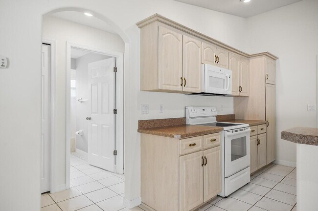 Building Photo - Palm Harbor Pool Home