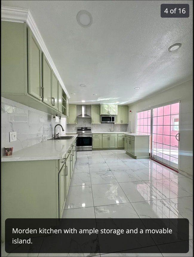 Building Photo - 32927 Lake Candlewood St