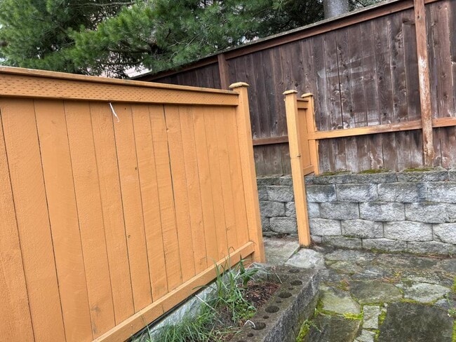 Building Photo - 15715 SE Bybee Dr