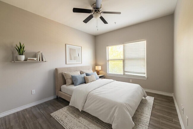 Building Photo - 5601 Cuenca Dr