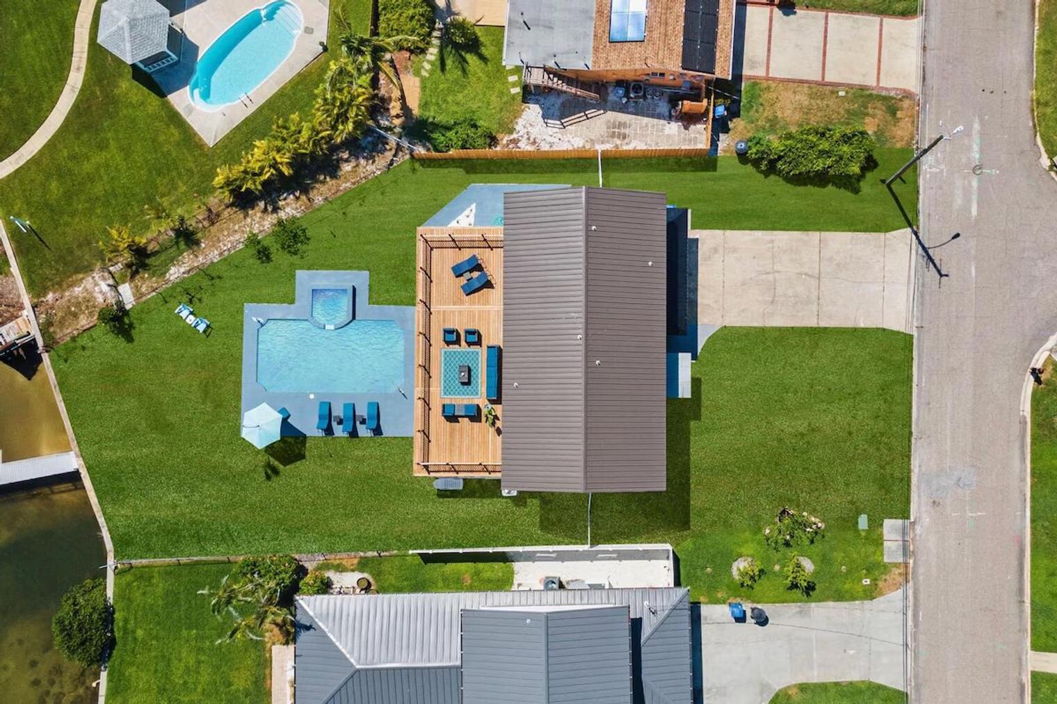 Building Photo - 650 69th Ave S