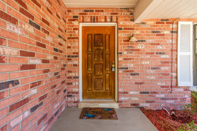 Building Photo - Charming 3BR/2BA Single-Family Home in Por...