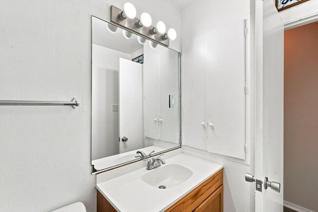 Building Photo - 3707 Comanche Rd NE
