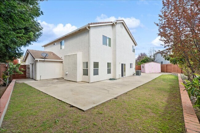 Building Photo - 7 Pewter Ct