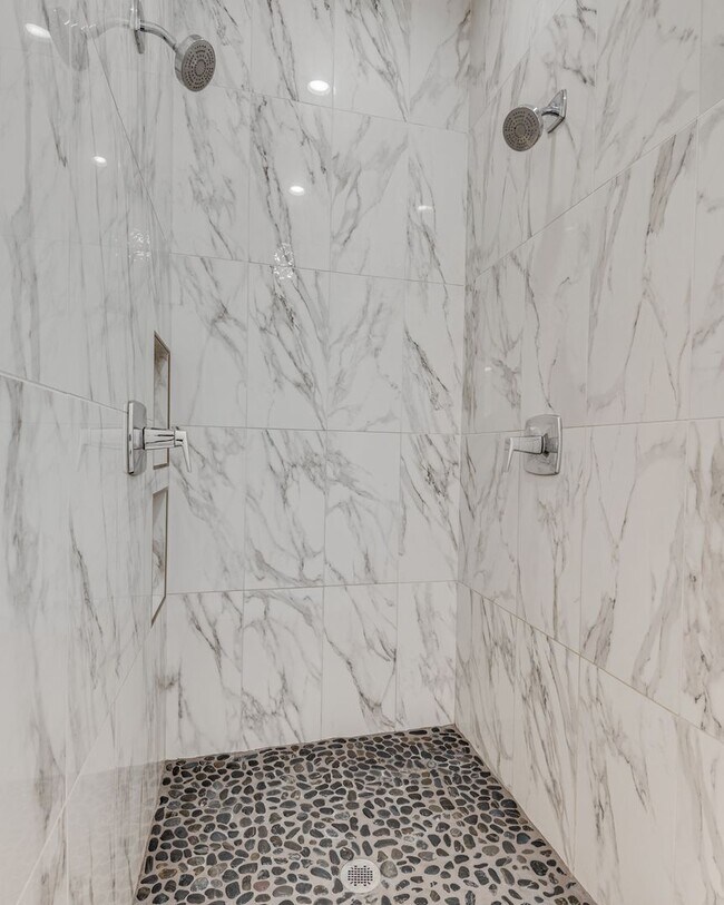 Building Photo - Luxury Summerlin Living in Gated Canyon Cr...