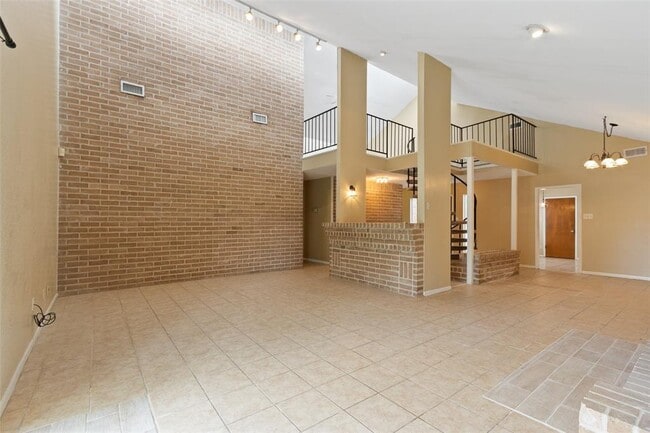 Building Photo - 25710 Pepper Ridge Ln