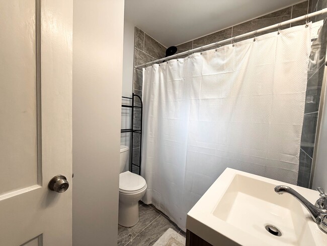 Building Photo - 2515 Camille Dr