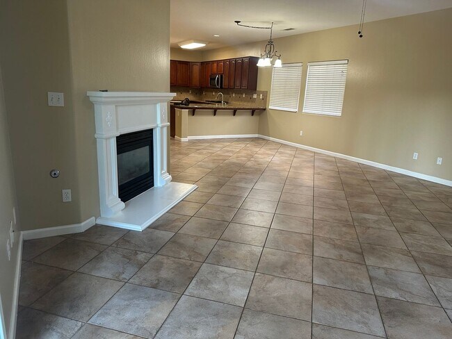 Building Photo - Southwest 4 bedroom