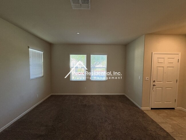 Building Photo - Spacious 4bd/2ba House - Gated Community