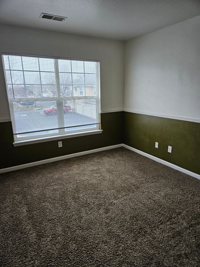 Building Photo - Amazing price amazing location 2 bdrm Cond...
