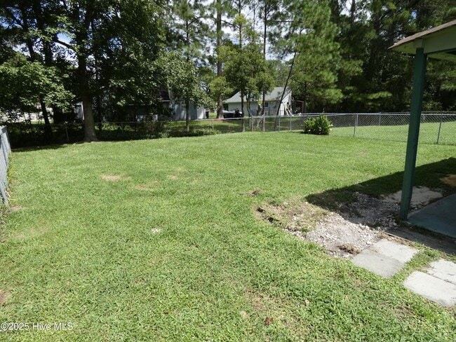 Building Photo - 207 Village Dr