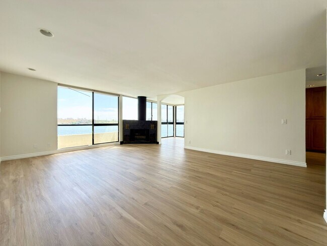 Building Photo - Panoramic Ocean and Lagoon Views