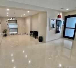 Building Photo - 555 NE 30th St