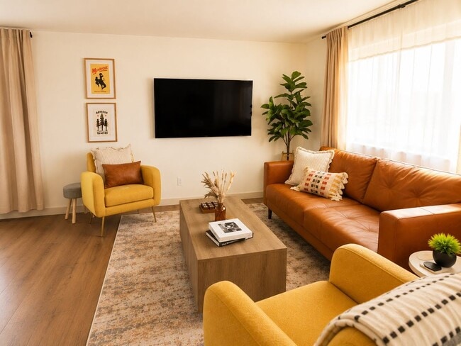 Building Photo - Fully Furnished 3BR | Renovated | All Utilities Included | Ideal for 30+ Day Stays