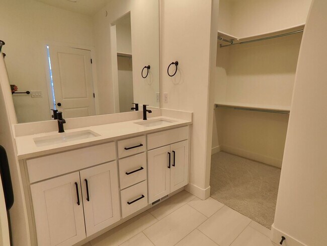 Building Photo - Aspen Ridge Lane #126