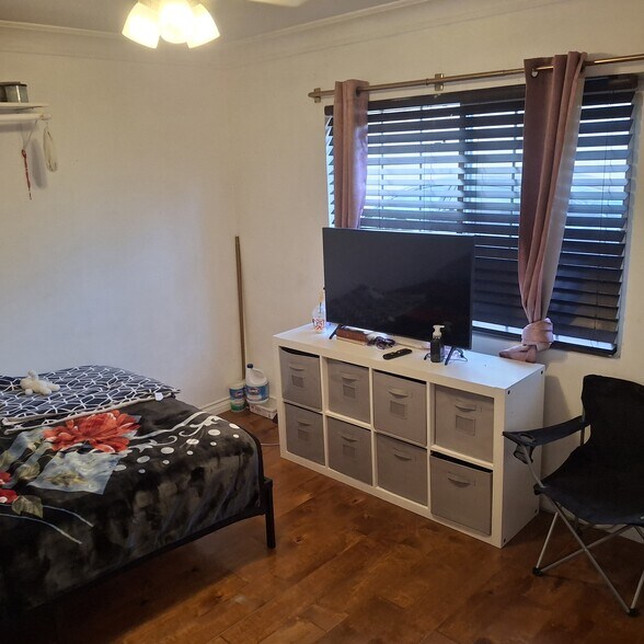 Building Photo - 450 Converse Ave