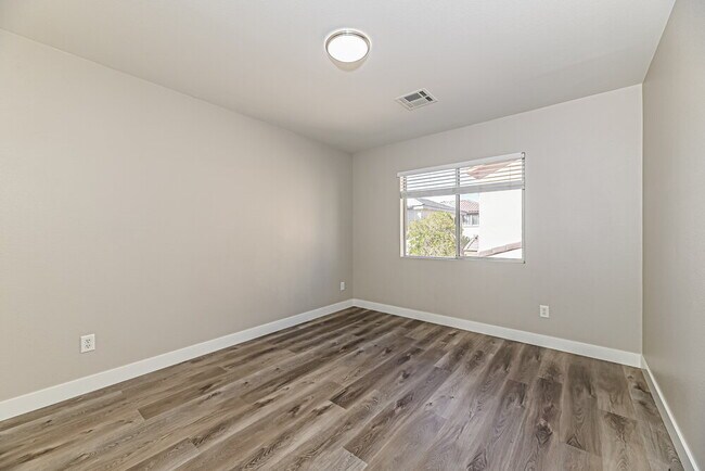 Building Photo - 932 Maple Pines Ave