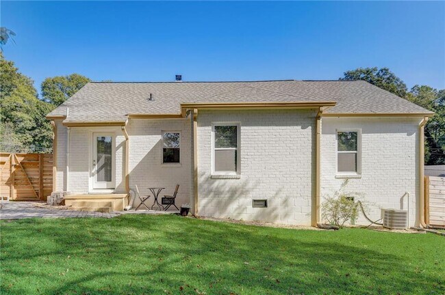 Building Photo - 711 Campbell Cir