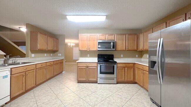 Building Photo - 831 Horseshoe Falls Dr