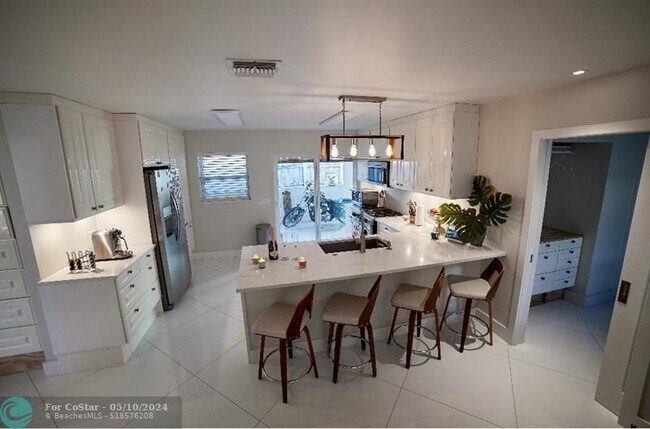 Building Photo - 327 Lancaster St