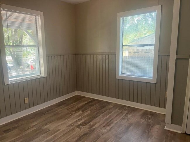 Building Photo - 618 Clarke St