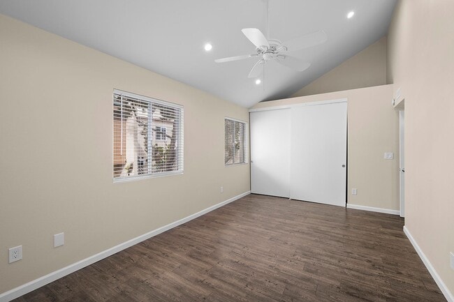 Building Photo - Spacious 4-Bedroom 2.5-Bathroom Townhome 5...