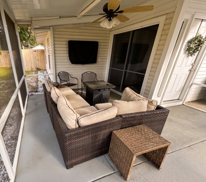 Building Photo - 118 Loizos Dr NW