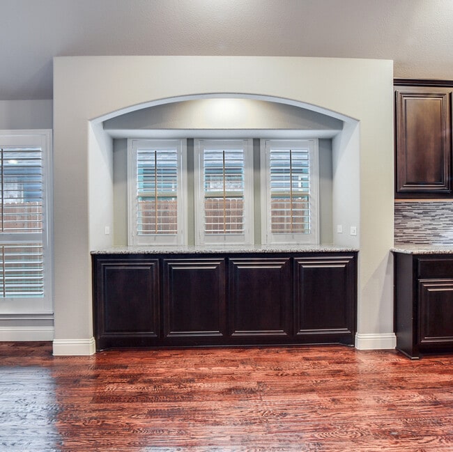 Building Photo - 9105 Conroe Dr